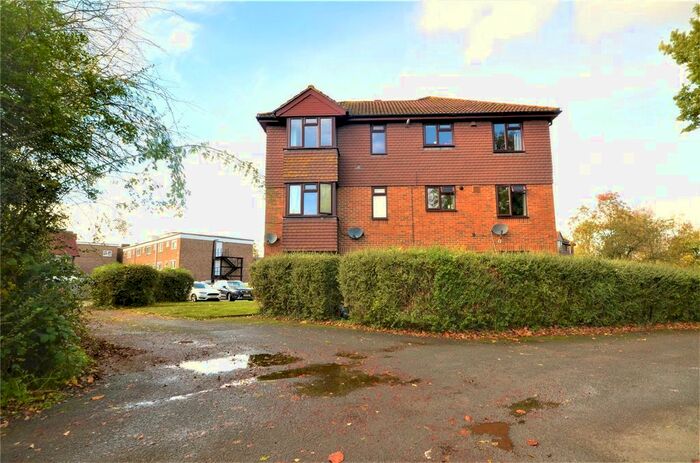 Studio To Rent In Skipton Way, Horley, Surrey, RH6