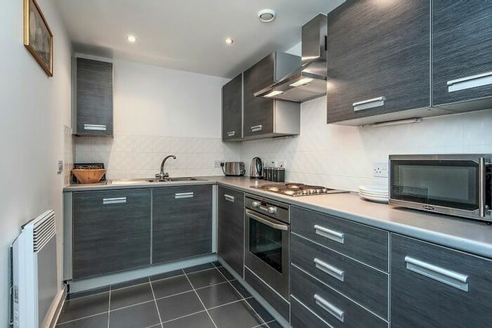 1 Bedroom Flat To Rent In Phoenix Way, London, SW18