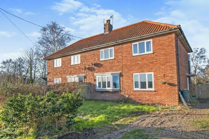 3 Bedroom Semi-Detached House For Sale In Coronation Close, Happisburgh, Norwich, NR12