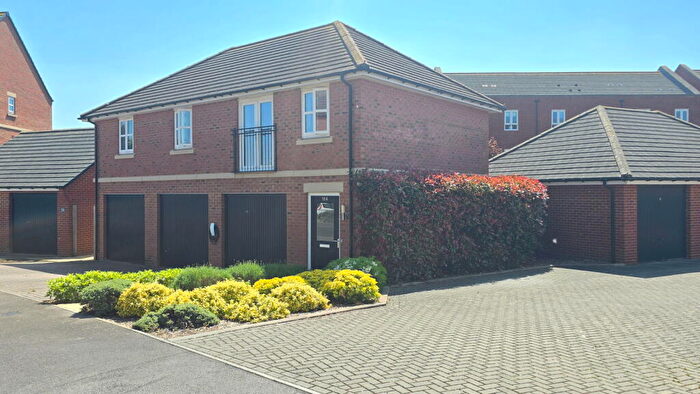 2 Bedroom Detached House For Sale In Fetlock Drive, Newbury, RG14