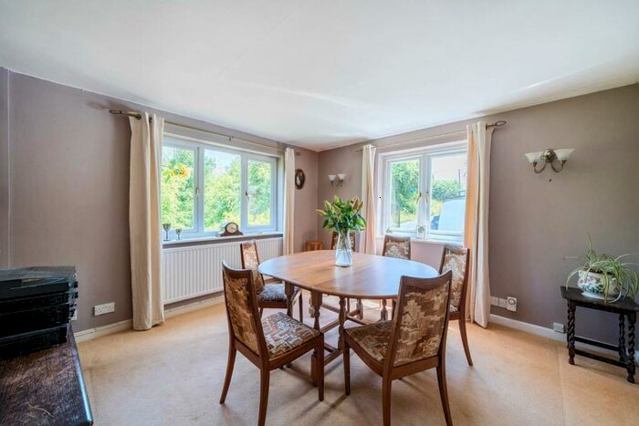 3 Bedroom Detached House For Sale In Chipmans Platt, Stonehouse, GL10