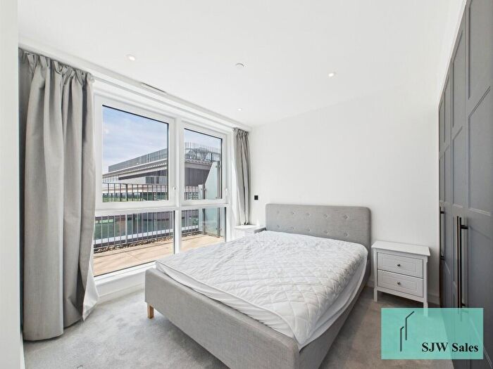 1 Bedroom Penthouse For Sale In Royal Exchange Kingston, Brook Street, KT1