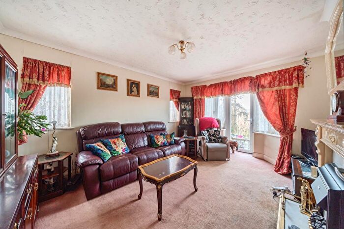 2 Bedroom Detached Bungalow For Sale In High Wycombe, Keep Hill, Buckinghamshire, HP11