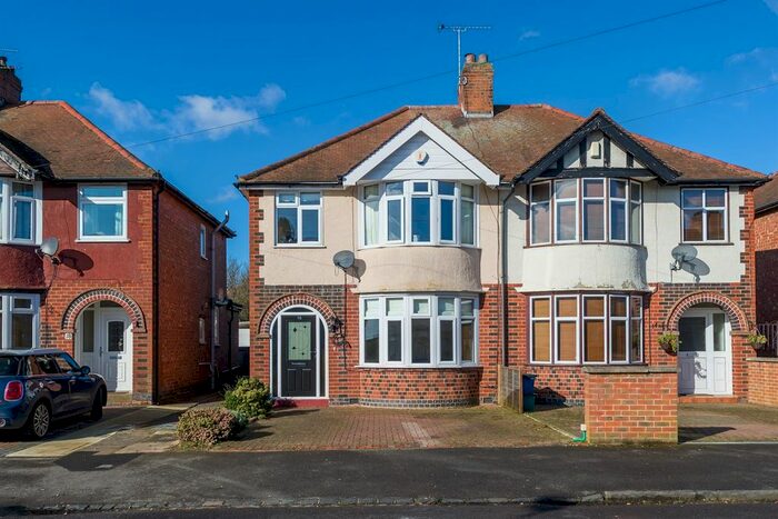 3 Bedroom Semi-Detached House To Rent In White Road, Oxford, OX4