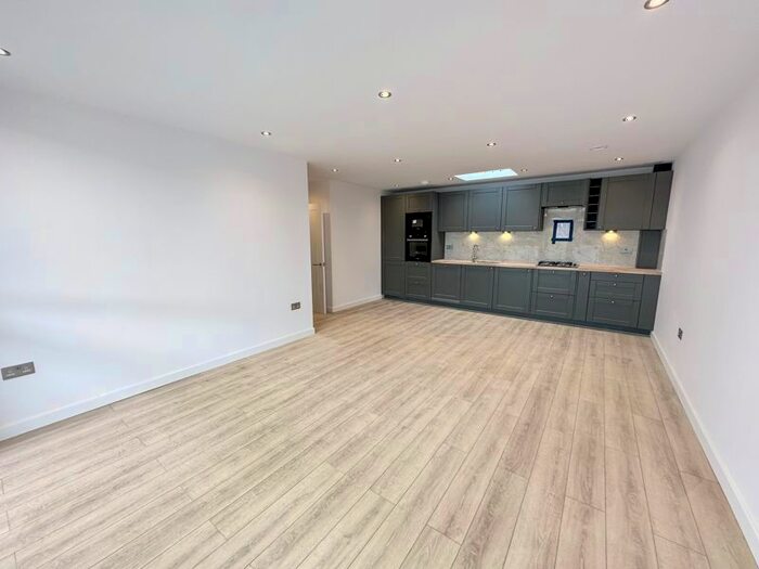 2 Bedroom Flat To Rent In Farnham Road, Slough, SL2