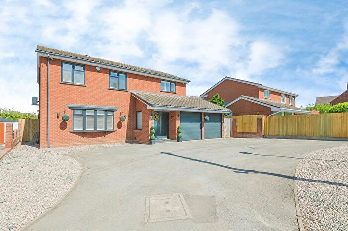 4 Bedroom Detached House For Sale In Dog Lane, Amington, Tamworth, B77