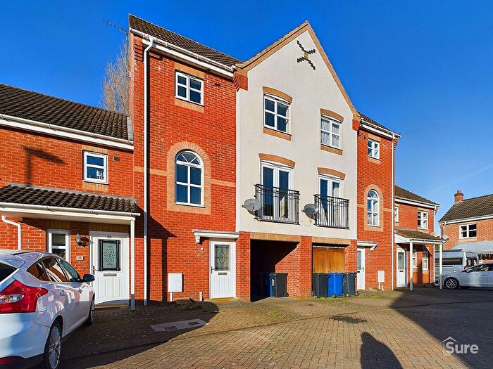 3 Bedroom Town House To Rent In Panama Road, Burton-On-Trent, DE13