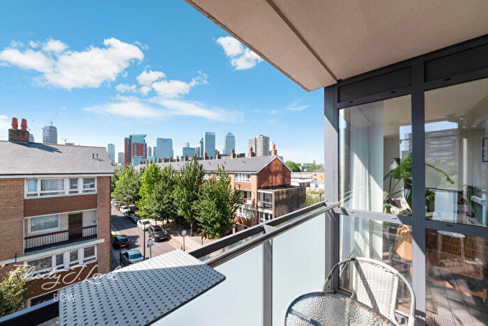 2 Bedroom Apartment For Sale In Hay Currie Street, London, E14