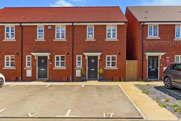 2 Bedroom End Of Terrace House For Sale In Blue Rock Drive, Aylesbury, HP18