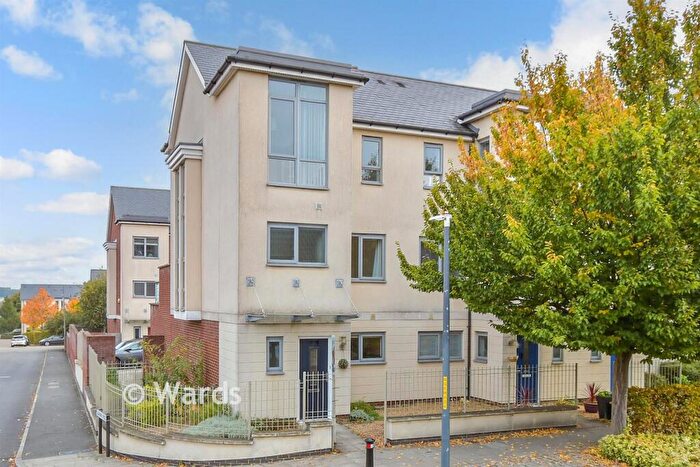 4 Bedroom End Of Terrace House For Sale In Springhead Parkway, Gravesend, Kent, DA11