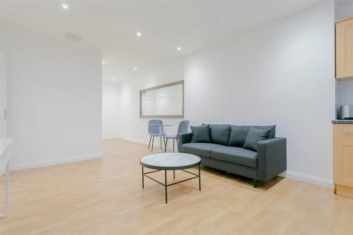1 Bedroom Flat To Rent In Courtfield Gardens, South Kensington, SW5