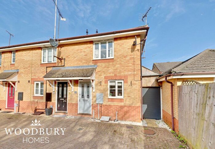 2 Bedroom End Of Terrace House To Rent In Fairmeads, Loughton, IG10