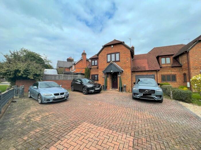 4 Bedroom Link Detached House To Rent In Beech Lane, Lower Earley, RG6