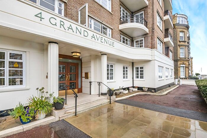 2 Bedroom Flat To Rent In Grand Avenue, Hove, BN3