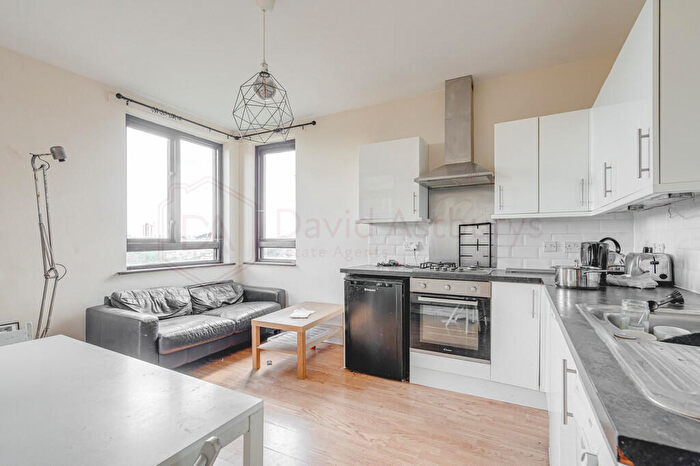 3 Bedroom Flat To Rent In Warwick Grove, Clapton, London, E5