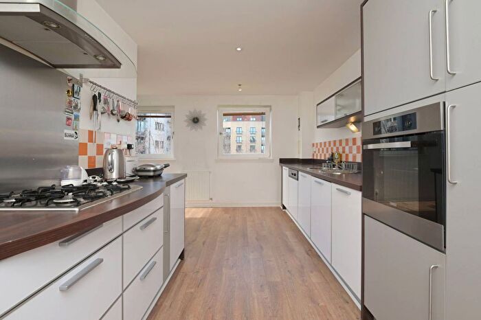 2 Bedroom Flat For Sale In East Pilton Farm Wynd, Edinburgh, EH5