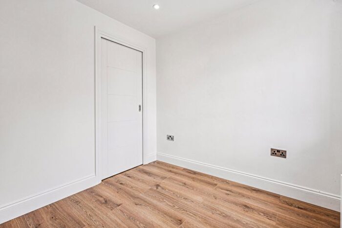 1 Bedroom Flat To Rent In Broadway, Stratford, E15
