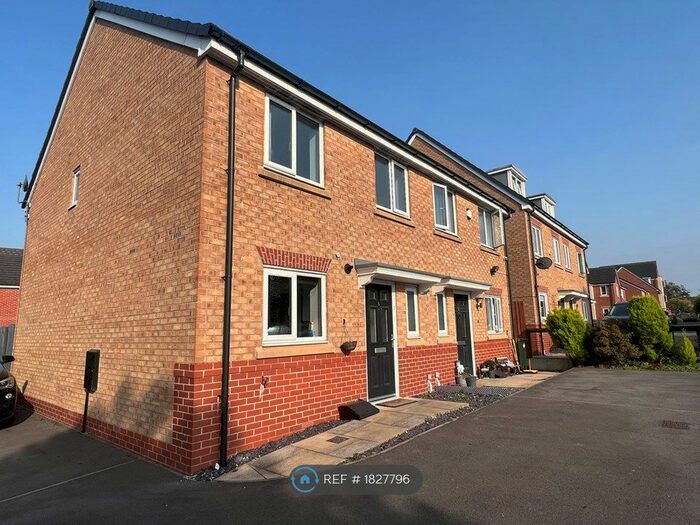 3 Bedroom Semi-Detached House To Rent In Fleetwith Close, Middleton, Manchester, M24