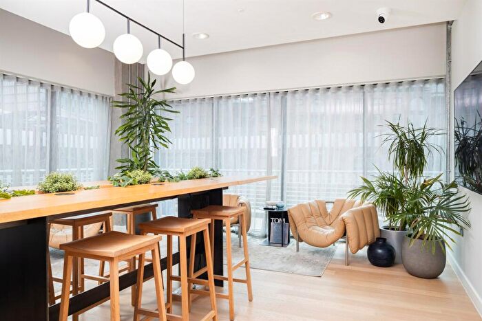 2 Bedroom Apartment To Rent In Slate Yard - Bed, M3