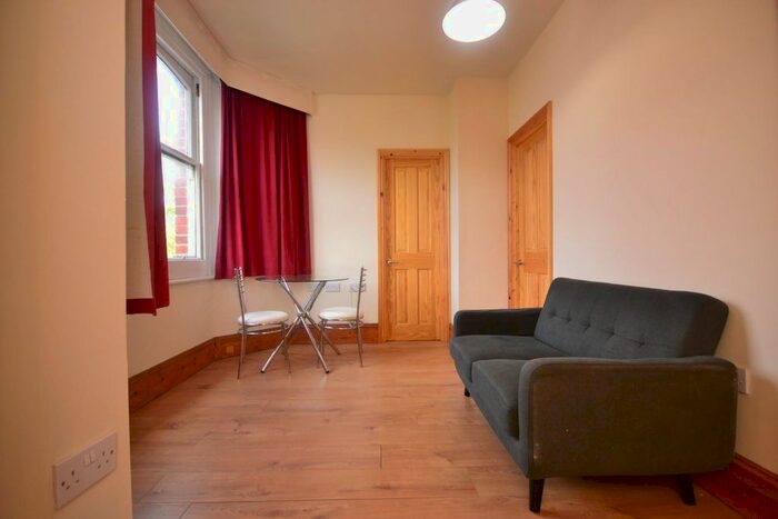 1 Bedroom Flat To Rent In Denmark Road, Reading, RG1