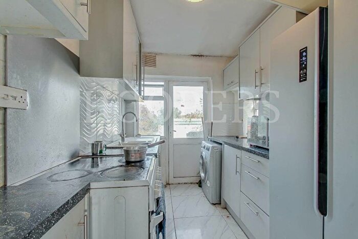 3 Bedroom End Of Terrace House For Sale In Coles Green Road, London, NW2