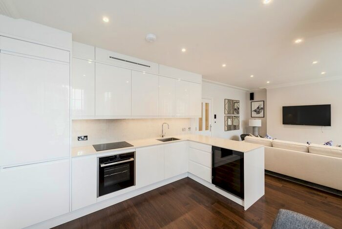 3 Bedroom Flat To Rent In Hamlet Gardens, Hammersmith, London, W6