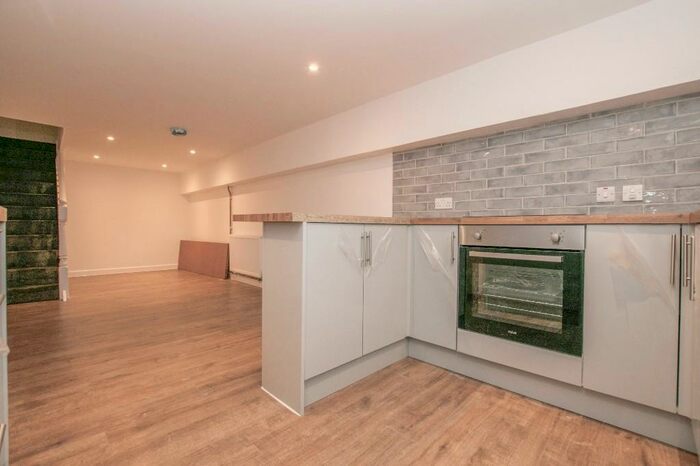 2 Bedroom Apartment To Rent In Thornhill Park Road, Southampton, Hampshire, SO18