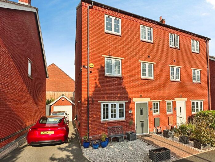 4 Bedroom Semi-Detached House For Sale In Brunel Way, Church Gresley, DE11