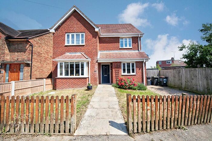 4 Bedroom Detached House For Sale In Abbots Wood Road, Luton, Bedfordshire, LU2