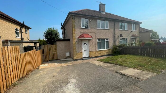 3 Bedroom Semi-Detached House To Rent In Sandholme Drive, BD10