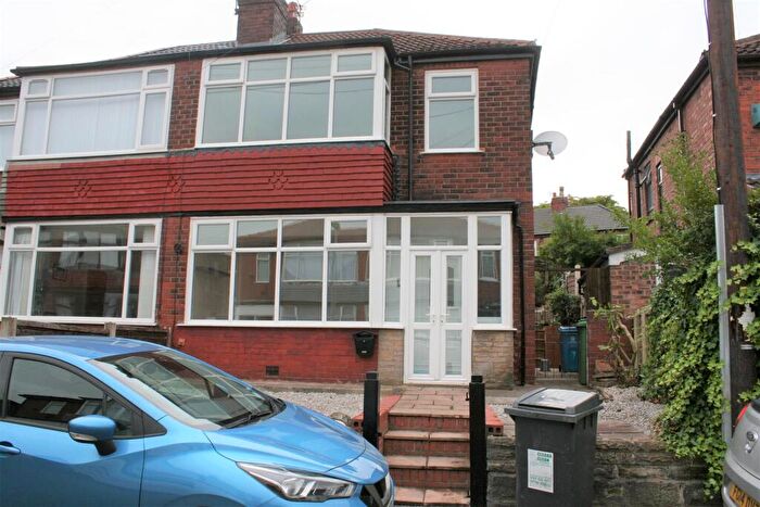 3 Bedroom Semi Detached House To Rent In Woodlands, Failsworth, M35