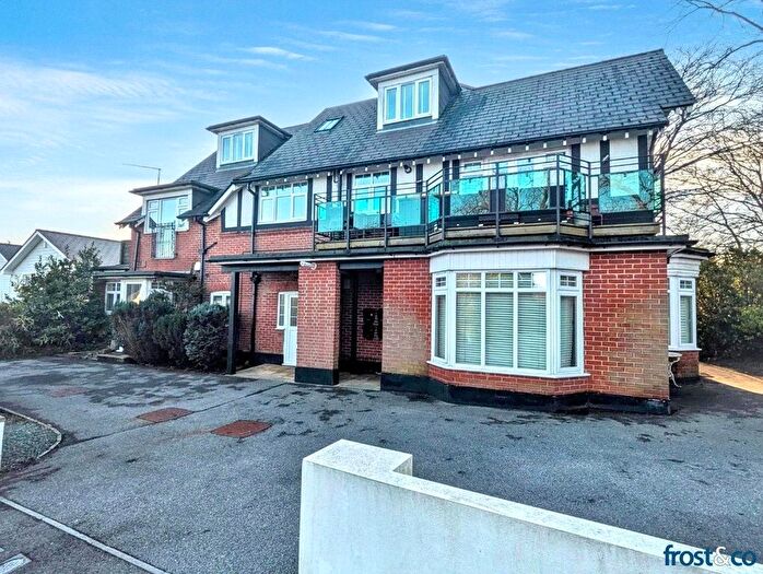 2 Bedroom Flat For Sale In Sandecotes Road, Lower Parkstone, Poole, Dorset, BH14