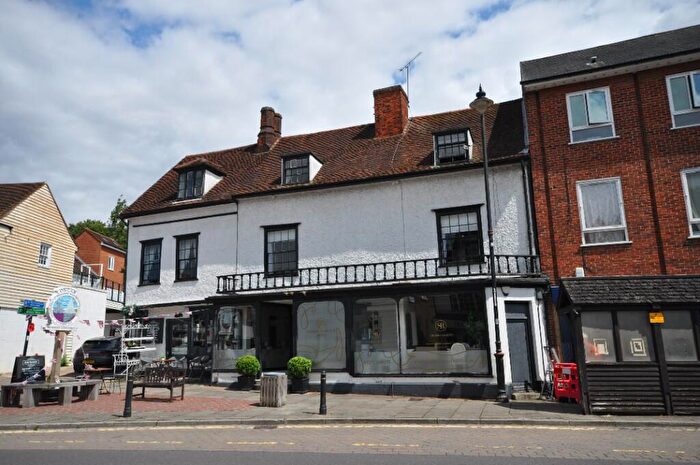 2 Bedroom Flat To Rent In High Street, Ongar, Essex, CM5