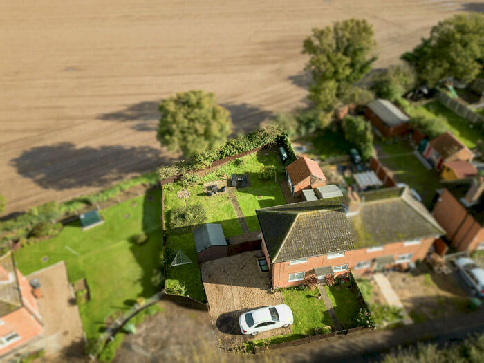 3 Bedroom Semi-Detached House For Sale In Croft Hill, Stokesby, NR29