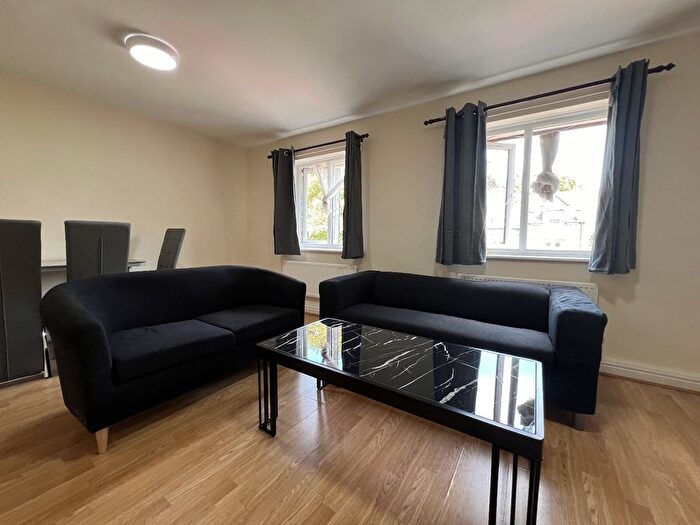 3 Bedroom Flat To Rent In Orchard Lodge, North Hill Road, Leeds, LS6