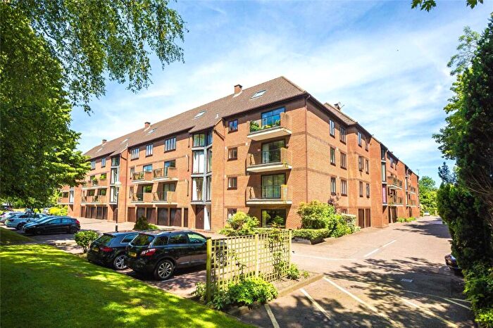 2 Bedroom Apartment For Sale In Winslow Close, Pinner, HA5