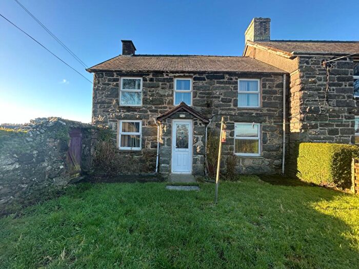 3 Bedroom Semi-Detached House For Sale In Bron Awel, Llidiardau, Bala, LL23