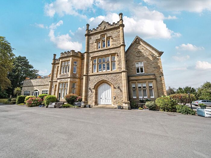 3 Bedroom Flat For Sale In Sandal Grange, Walton Lane, Wakefield, West Yorkshire, WF2