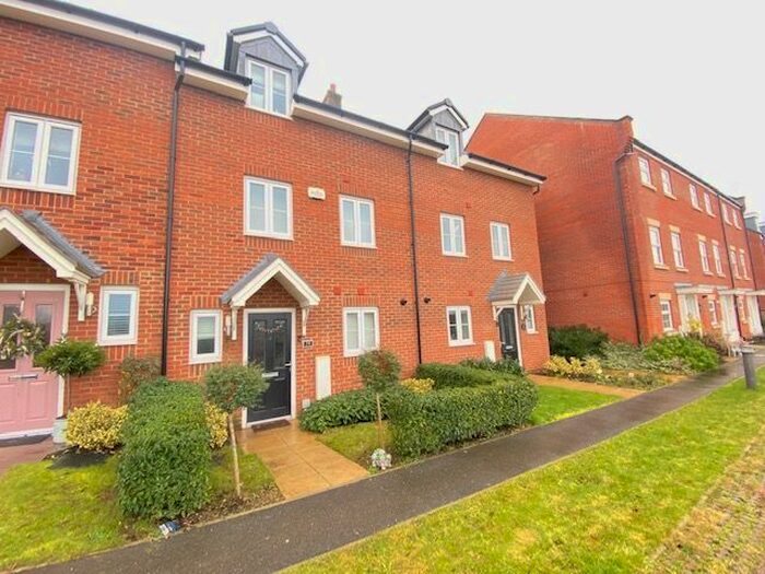 4 Bedroom Property To Rent In Pipit Walk, Hemel Hempstead, HP3