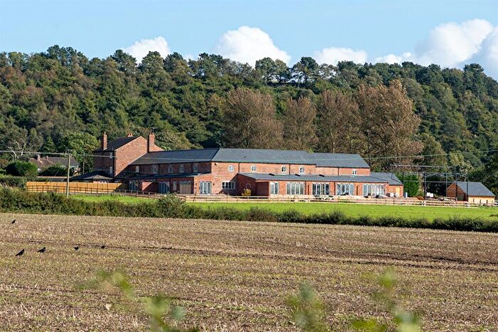 3 Bedroom Barn Conversion For Sale In Willington Road, Willington, CW6