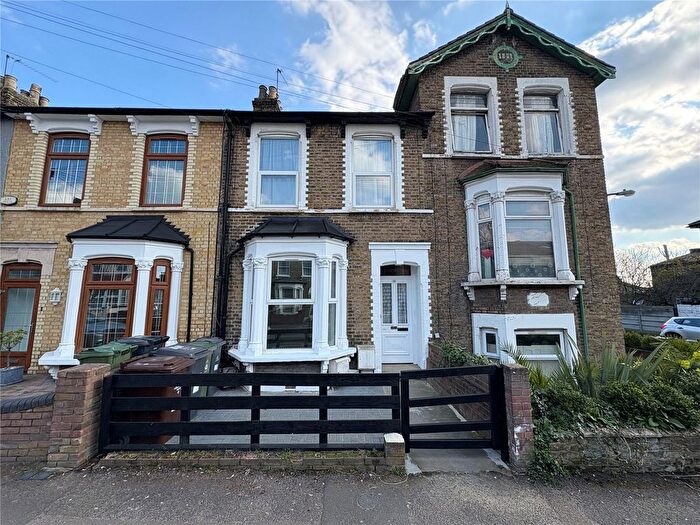 2 Bedroom Flat To Rent In Albert Road, Walthamstow, E17