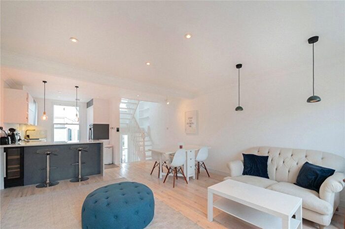 2 Bedroom Flat To Rent In Cornwall Crescent, London, W11
