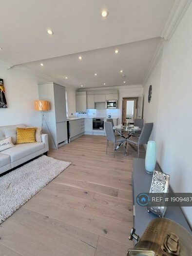 2 Bedroom Flat To Rent In High Street, London, SE20