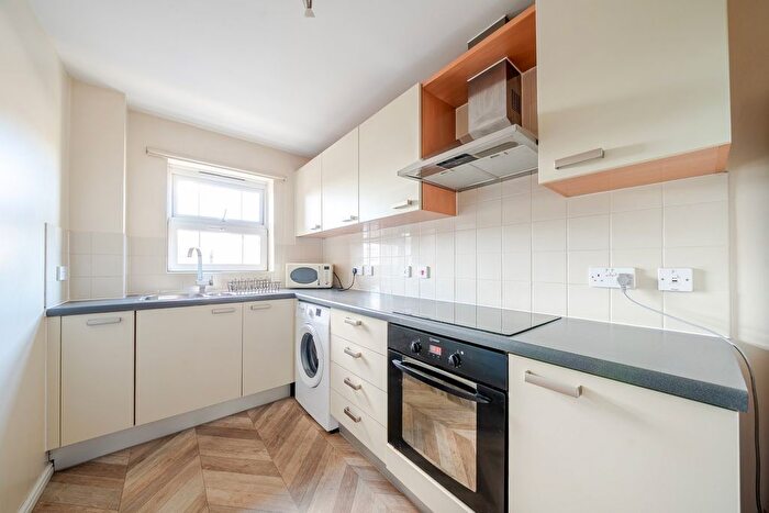 2 Bedroom Flat To Rent In Croydon Road, Beckenham, BR3