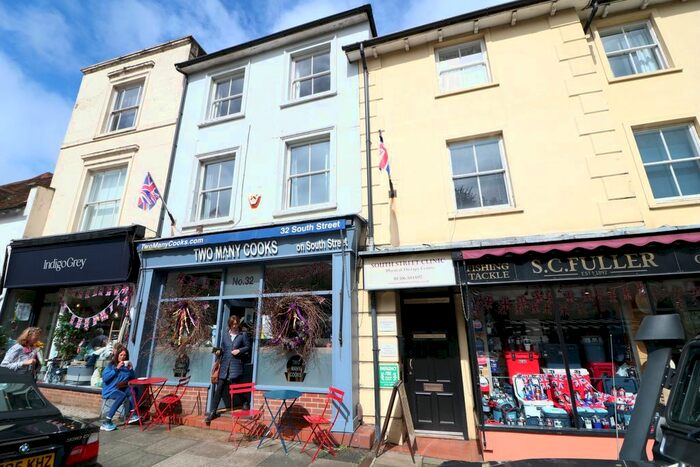 1 Bedroom Flat To Rent In South Street, Dorking, RH4