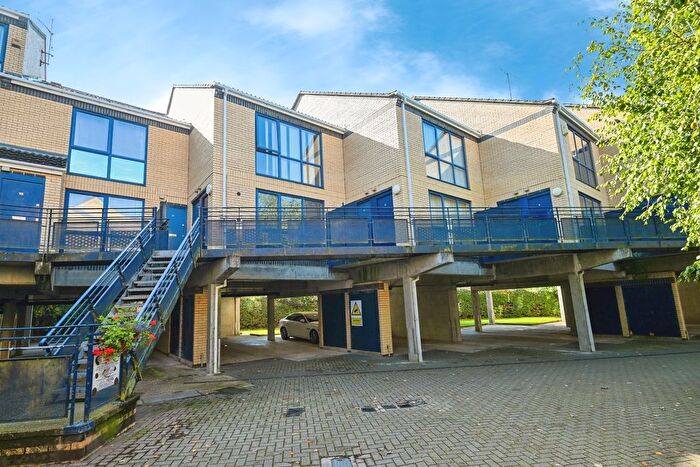 2 Bedroom Flat For Sale In The Mariners, Valetta Way, Rochester, Kent, ME1