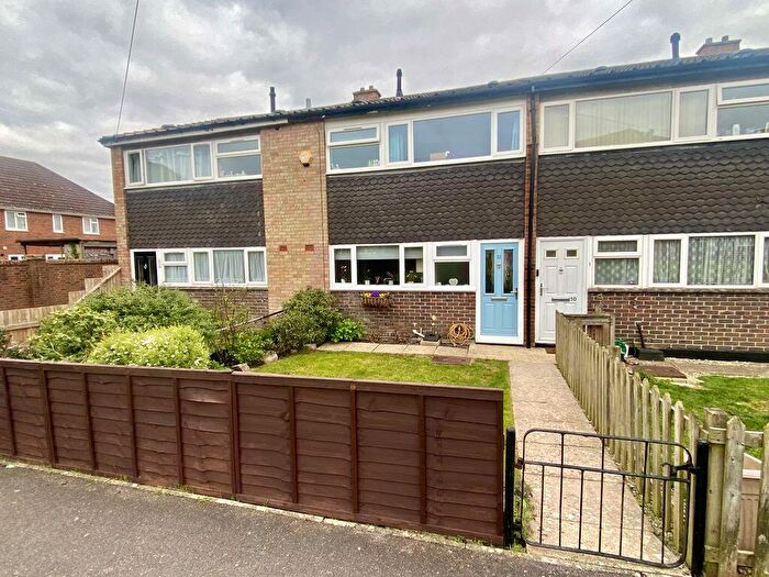 3 Bedroom Terraced House For Sale In Hill Walk, Fareham, PO15