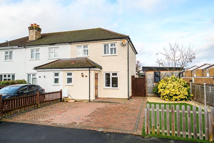 3 Bedroom Terraced House For Sale In Normanhurst Road, Walton-On-Thames, KT12