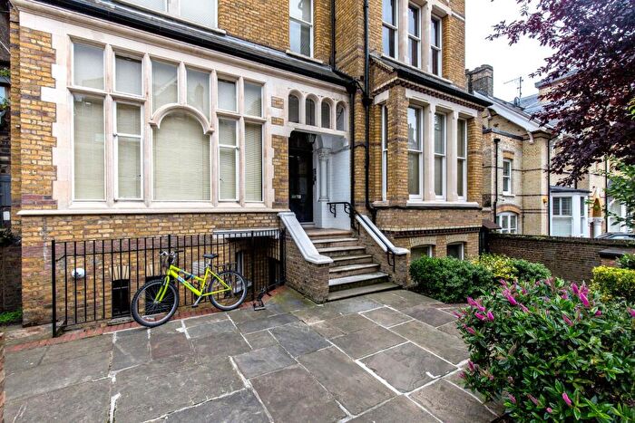 Flat To Rent In Arkwright Road, NW3