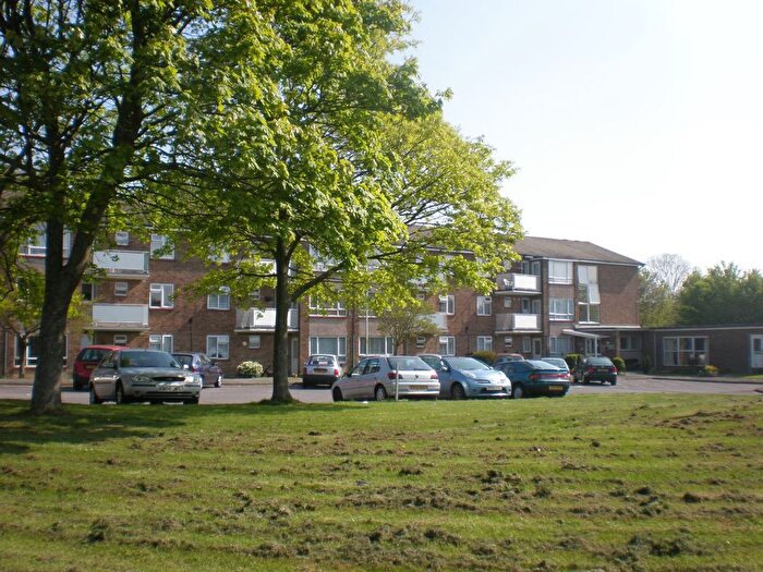 2 Bedroom Flat To Rent In Padnell Avenue, Waterlooville, PO8
